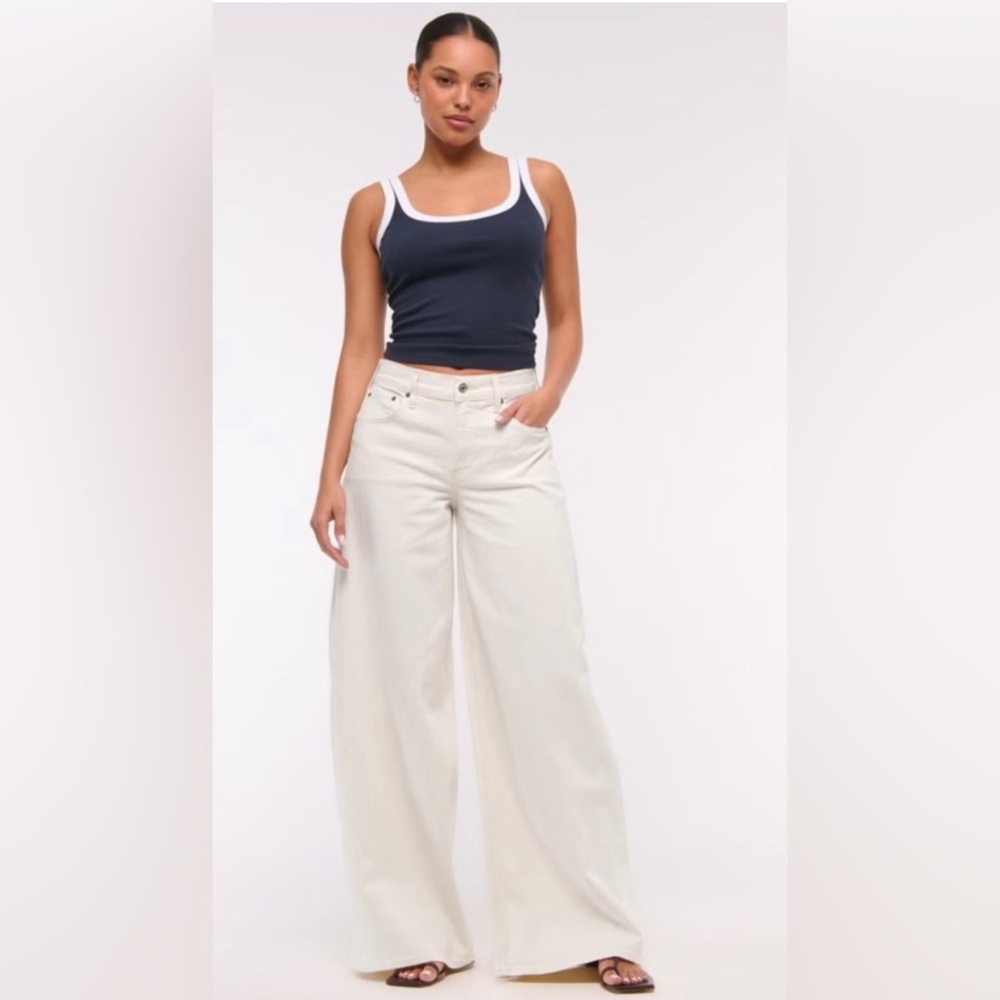 Abercrombie & Fitch - The 90’s Relaxed Jean High Rise
